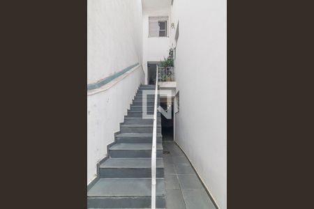 Casa à venda com 217m², 3 quartos e 4 vagas Casa à venda com 217m², 3 quartos e 4 vagasEscada