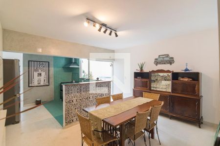 Casa à venda com 217m², 3 quartos e 4 vagas Casa à venda com 217m², 3 quartos e 4 vagasCopa