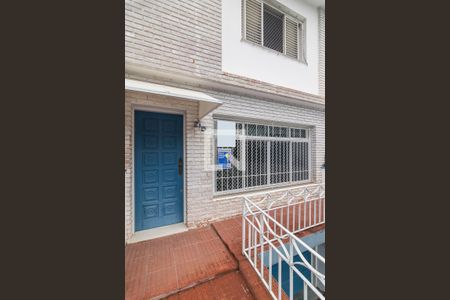 Casa à venda com 217m², 3 quartos e 4 vagas Casa à venda com 217m², 3 quartos e 4 vagasFachada
