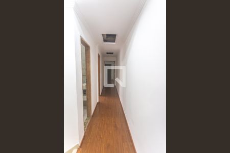 Casa à venda com 188m², 3 quartos e 2 vagasCorredor interno