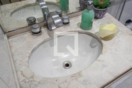 Casa à venda com 386m², 9 quartos e 4 vagasBanheiro social 1