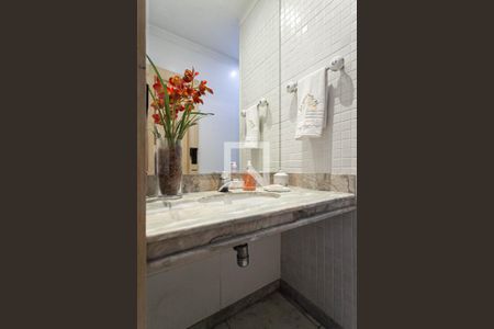 Casa à venda com 386m², 9 quartos e 4 vagasBanheiro social 2