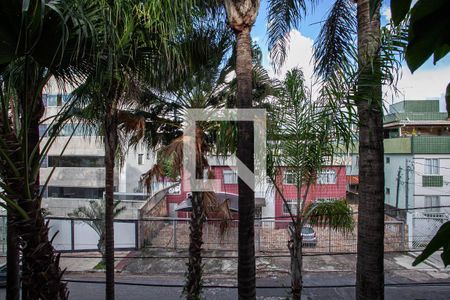 Casa à venda com 386m², 9 quartos e 4 vagasVista da suíte