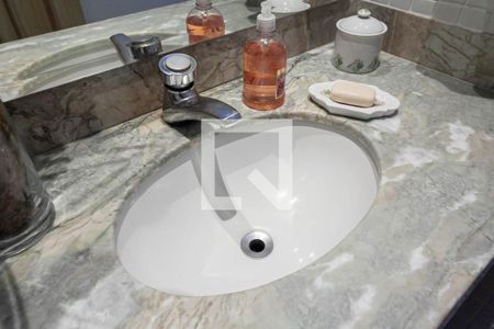 Casa à venda com 386m², 9 quartos e 4 vagasBanheiro social 2