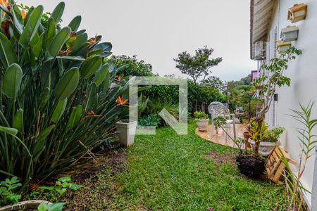 Casa à venda com 120m², 3 quartos e 2 vagas Casa à venda com 120m², 3 quartos e 2 vagasQuintal