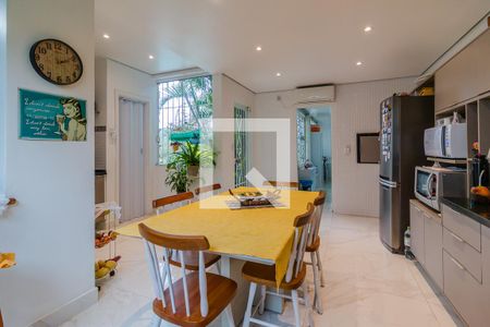 Casa à venda com 120m², 3 quartos e 2 vagas Casa à venda com 120m², 3 quartos e 2 vagasCozinha