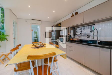 Casa à venda com 120m², 3 quartos e 2 vagas Casa à venda com 120m², 3 quartos e 2 vagasCozinha