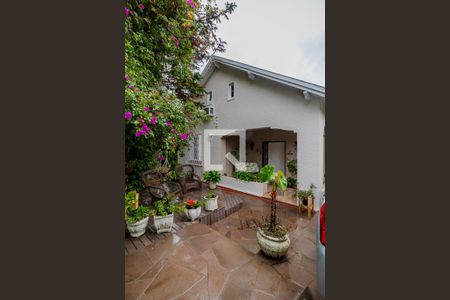 Casa à venda com 120m², 3 quartos e 2 vagas Casa à venda com 120m², 3 quartos e 2 vagasQuintal