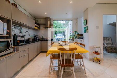 Casa à venda com 120m², 3 quartos e 2 vagas Casa à venda com 120m², 3 quartos e 2 vagasCozinha