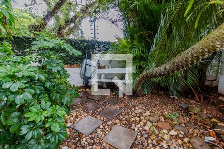 Casa à venda com 120m², 3 quartos e 2 vagas Casa à venda com 120m², 3 quartos e 2 vagasQuintal