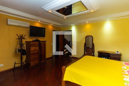 Casa à venda com 300m², 4 quartos e 7 vagas Casa à venda com 300m², 4 quartos e 7 vagasQuarto 3 - Suíte 1