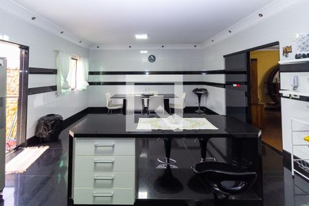 Casa à venda com 300m², 4 quartos e 7 vagas Casa à venda com 300m², 4 quartos e 7 vagasCozinha