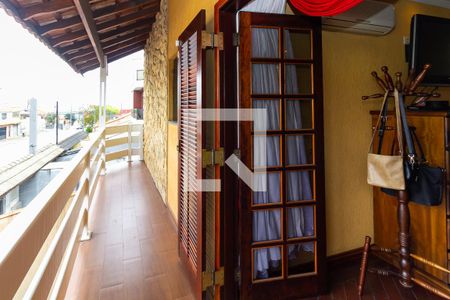 Casa à venda com 300m², 4 quartos e 7 vagas Casa à venda com 300m², 4 quartos e 7 vagasQuarto 3 - Suíte 1