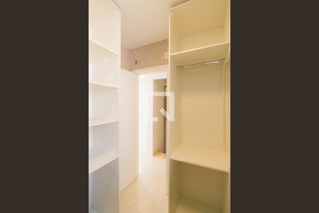 Casa de condomínio à venda com 117m², 3 quartos e 2 vagas Casa de condomínio à venda com 117m², 3 quartos e 2 vagasCloset