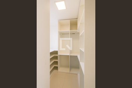 Casa de condomínio à venda com 117m², 3 quartos e 2 vagas Casa de condomínio à venda com 117m², 3 quartos e 2 vagasCloset