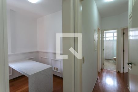 Corredor de apartamento para alugar com 3 quartos, 90m² em Savassi, Belo Horizonte