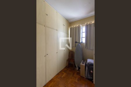 Apartamento à venda com 250m², 4 quartos e 2 vagas Apartamento à venda com 250m², 4 quartos e 2 vagasQuarto de Serviço 1