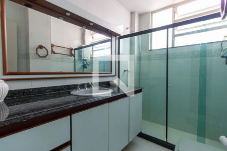 Apartamento à venda com 250m², 4 quartos e 2 vagas Apartamento à venda com 250m², 4 quartos e 2 vagasBanheiro 2