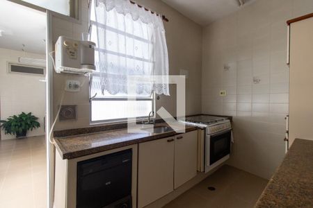 Apartamento à venda com 250m², 4 quartos e 2 vagas Apartamento à venda com 250m², 4 quartos e 2 vagasCozinha
