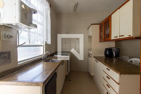 Apartamento à venda com 250m², 4 quartos e 2 vagas Apartamento à venda com 250m², 4 quartos e 2 vagasCozinha
