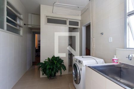 Apartamento à venda com 250m², 4 quartos e 2 vagas Apartamento à venda com 250m², 4 quartos e 2 vagasÁrea de Serviço