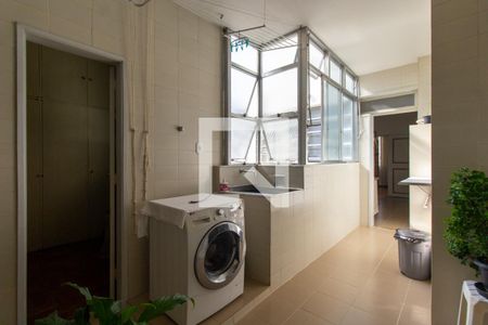 Apartamento à venda com 250m², 4 quartos e 2 vagas Apartamento à venda com 250m², 4 quartos e 2 vagasÁrea de Serviço