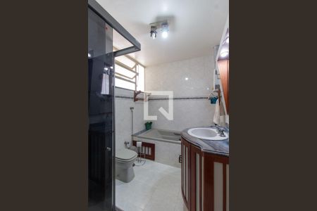 Apartamento à venda com 250m², 4 quartos e 2 vagas Apartamento à venda com 250m², 4 quartos e 2 vagasBanheiro 1