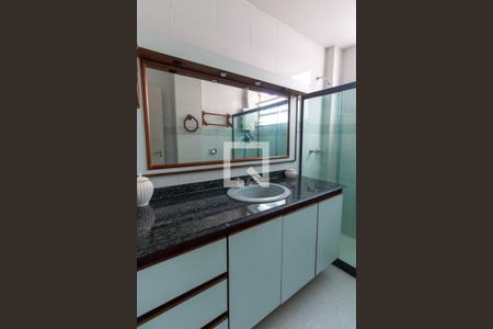 Apartamento à venda com 250m², 4 quartos e 2 vagas Apartamento à venda com 250m², 4 quartos e 2 vagasBanheiro 2