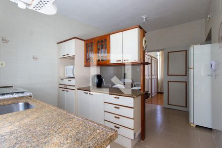 Apartamento à venda com 250m², 4 quartos e 2 vagas Apartamento à venda com 250m², 4 quartos e 2 vagasCozinha