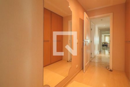 Apartamento à venda com 200m², 3 quartos e 3 vagasCloset 