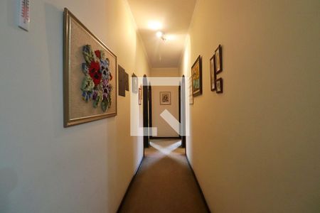 Casa à venda com 226m², 3 quartos e 2 vagasCorredor