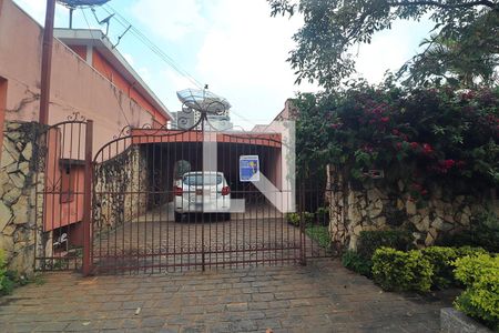 Casa à venda com 226m², 3 quartos e 2 vagasFachada