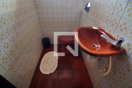 Casa à venda com 226m², 3 quartos e 2 vagasLavabo