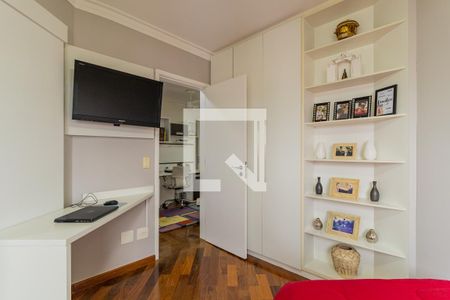 Apartamento à venda com 244m², 3 quartos e 4 vagasSuíte 2