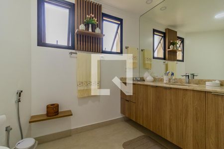 Apartamento à venda com 244m², 3 quartos e 4 vagasBanheiro da Suíte 2