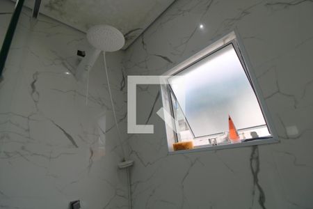 Casa à venda com 320m², 4 quartos e 2 vagasChuveiro banheiro da suíte 2