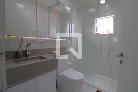 Casa à venda com 320m², 4 quartos e 2 vagasBanheiro da suíte 2