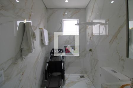 Casa à venda com 320m², 4 quartos e 2 vagasBanheiro da suíte