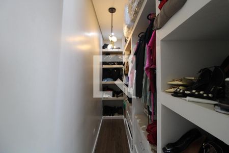 Casa à venda com 320m², 4 quartos e 2 vagasCloset