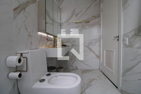 Casa à venda com 320m², 4 quartos e 2 vagasBanheiro da suíte