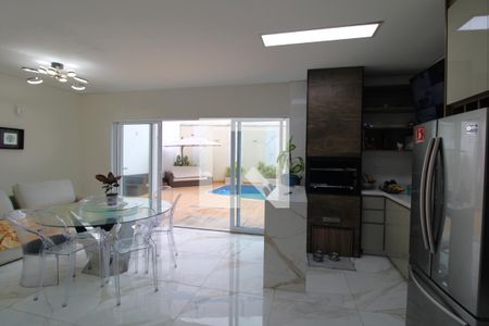 Casa à venda com 320m², 4 quartos e 2 vagasCozinha