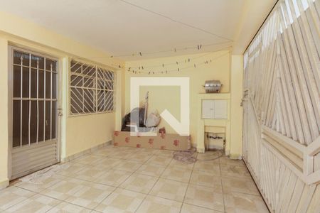 Casa à venda com 100m², 3 quartos e 1 vagaGaragem - Quintal 