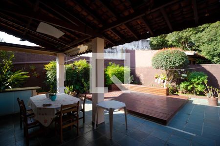 Casa à venda com 258m², 4 quartos e 3 vagasQuintal