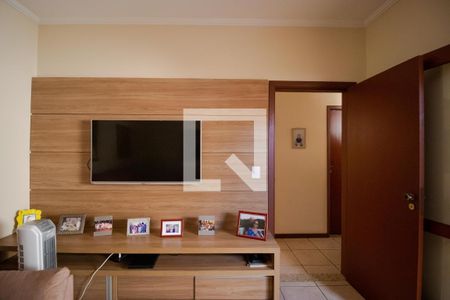 Casa à venda com 258m², 4 quartos e 3 vagasSala de TV