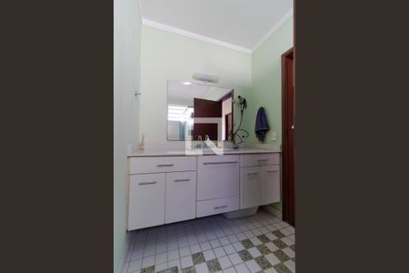 Casa à venda com 258m², 4 quartos e 3 vagasBanheiro 02