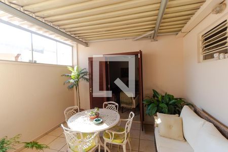 Casa à venda com 258m², 4 quartos e 3 vagasVaranda