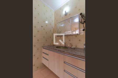 Casa à venda com 258m², 4 quartos e 3 vagasBanheiro da Suíte 01