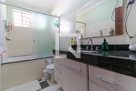 Casa à venda com 258m², 4 quartos e 3 vagasBanheiro da Suíte 02