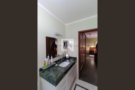 Casa à venda com 258m², 4 quartos e 3 vagasBanheiro da Suíte 02