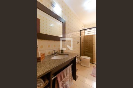 Casa à venda com 258m², 4 quartos e 3 vagasBanheiro 01